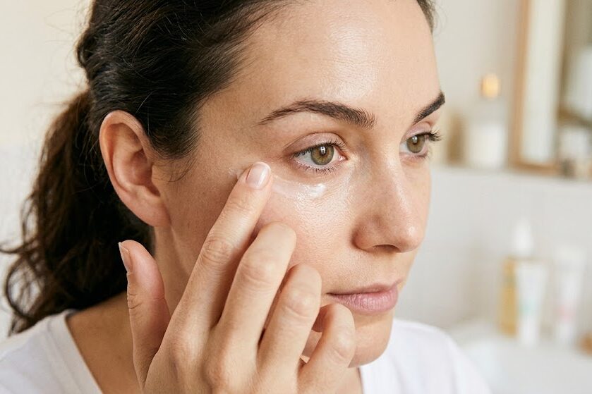 Apply hydrating eye cream correctly without irritation